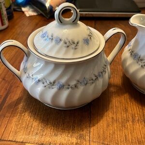 Heritage 1981 Blue and White Floral Sugar Bowl